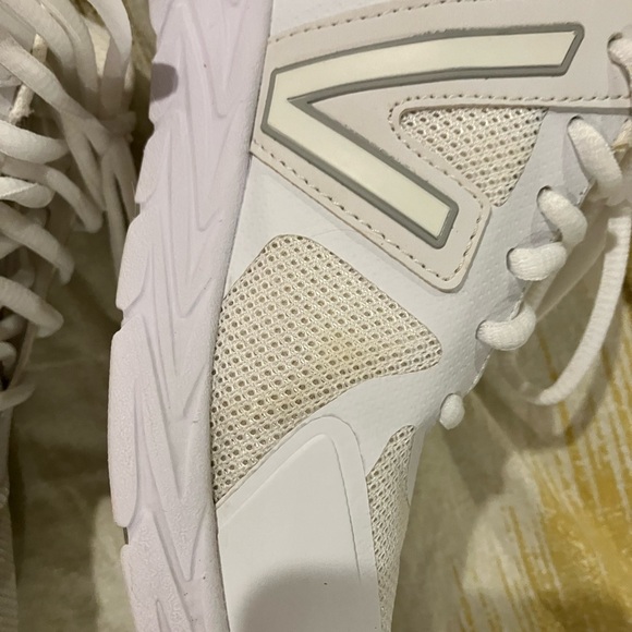 Vionic White Women's Sneakers 8 - Picture 2 of 8